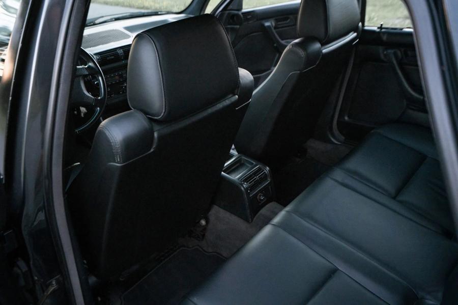 Интерьер BMW M5 Touring (E34) 1992 года  (EU) (фото 54 из 94)